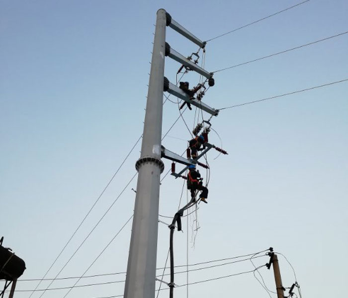 西咸新區(qū)灃東新城35kV阿馬線遷改項(xiàng)目施工現(xiàn)場